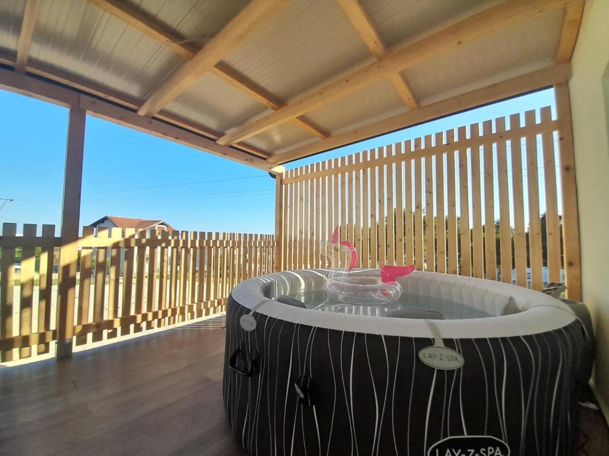 Tiny House Lily With Jacuzzi Apartment Sveti Filip i Jakov Exterior photo