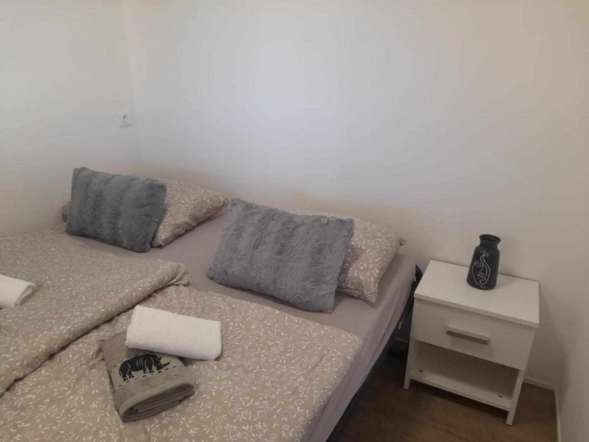Tiny House Lily With Jacuzzi Apartment Sveti Filip i Jakov Exterior photo